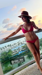 Valeria Marín feet photo 1