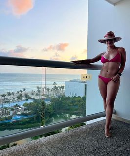 Valeria Marín feet photo 3