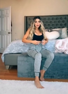 Valeria Orsini feet photo 13