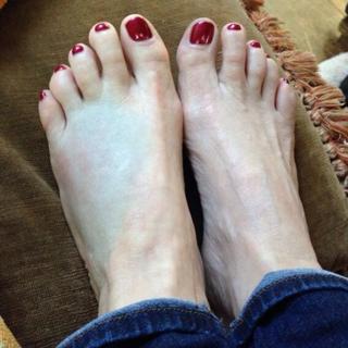 Valerie Bertinelli feet photo thumbnail