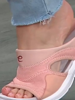 Valerie Stup feet photo thumbnail