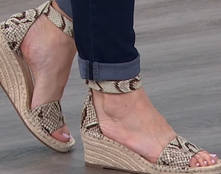 Valerie Stup feet photo thumbnail