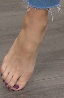 Valerie Stup feet photo thumbnail