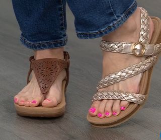 Valerie Stup feet photo thumbnail