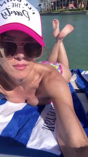 Valerie Stup feet photo thumbnail