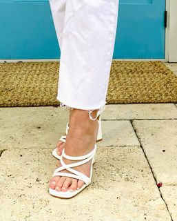 Valerie Stup feet photo thumbnail