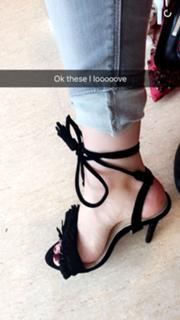 Valerie Wyndham feet photo thumbnail