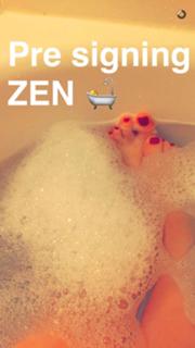 Valerie Wyndham feet photo thumbnail