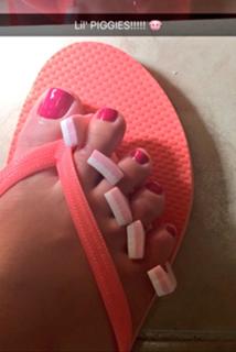 Valerie Wyndham feet photo thumbnail