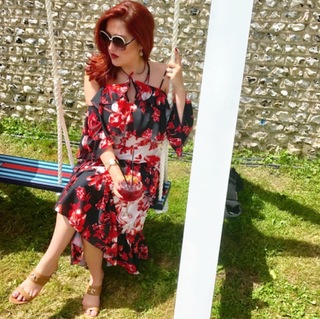 Valerie Wyndham feet photo thumbnail