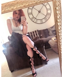 Valerie Wyndham feet photo thumbnail