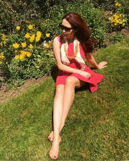 Valerie Wyndham feet photo thumbnail