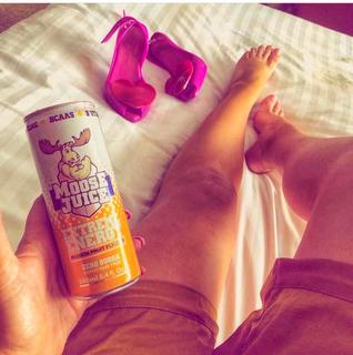 Valerie Wyndham feet photo thumbnail