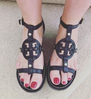 Valerie Wyndham feet photo thumbnail