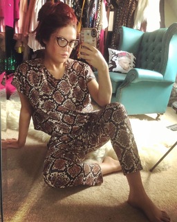 Valerie Wyndham feet photo thumbnail