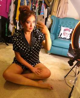 Valerie Wyndham feet photo thumbnail