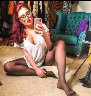 Valerie Wyndham feet photo thumbnail