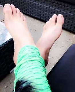 Valerie Wyndham feet photo thumbnail