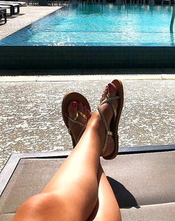 Valerie Wyndham feet photo thumbnail