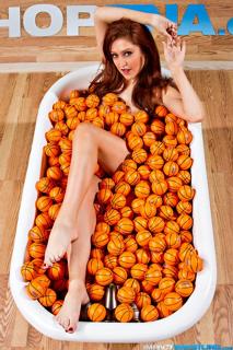 Valerie Wyndham feet photo thumbnail