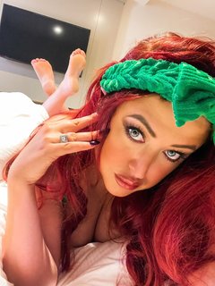 Valerie Wyndham feet photo thumbnail