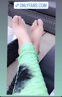 Valerie Wyndham feet photo thumbnail