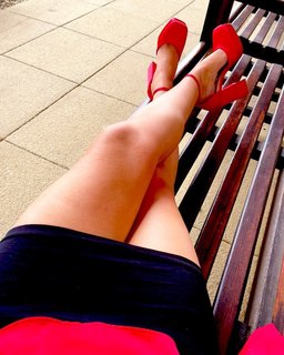 Valerie Wyndham feet photo thumbnail