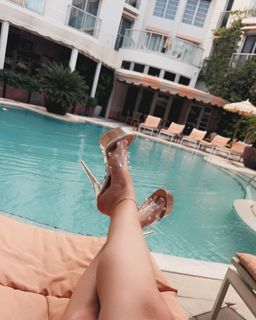 Valerie Wyndham feet photo thumbnail