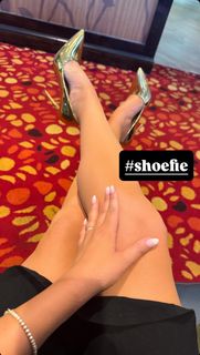 Valerie Wyndham feet photo thumbnail