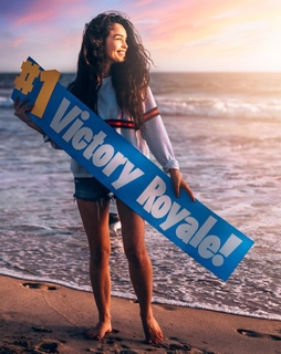 Valkyrae feet photo thumbnail