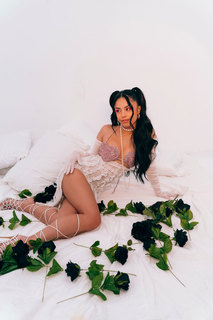 Valkyrae feet photo thumbnail