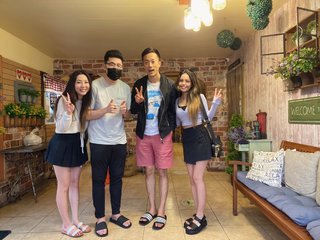 Valkyrae feet photo thumbnail
