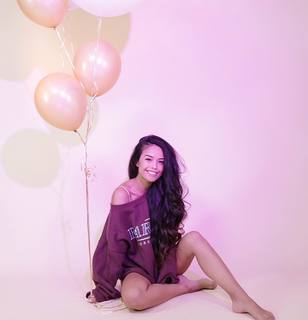 Valkyrae feet photo thumbnail