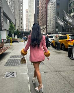 Valkyrae feet photo thumbnail
