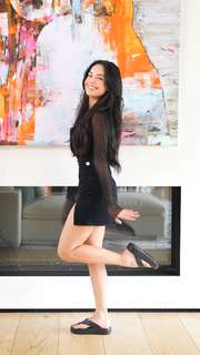 Valkyrae feet photo thumbnail