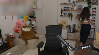 Valkyrae feet photo thumbnail