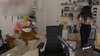Valkyrae feet photo thumbnail