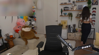 Valkyrae feet photo thumbnail