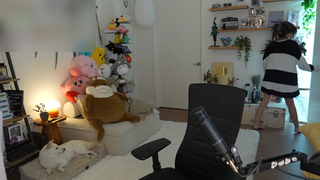 Valkyrae feet photo thumbnail