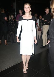 Valorie Curry feet photo thumbnail