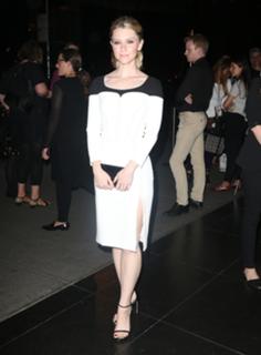 Valorie Curry feet photo thumbnail