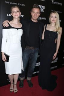 Valorie Curry feet photo thumbnail