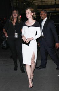 Valorie Curry feet photo thumbnail