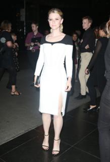 Valorie Curry feet photo thumbnail