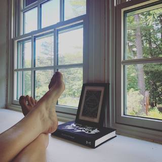Valorie Curry feet photo thumbnail