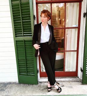 Valorie Curry feet photo thumbnail