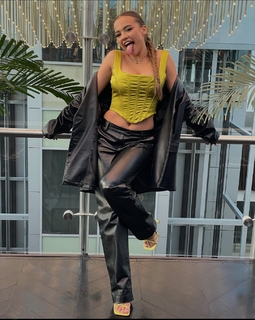 Valya Karnaval feet photo thumbnail