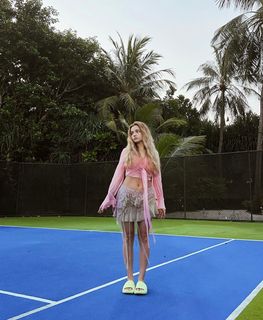 Valya Karnaval feet photo thumbnail