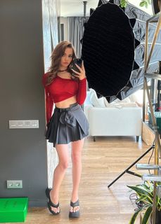 Valya Karnaval feet photo thumbnail