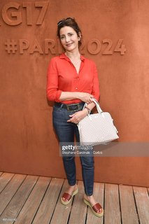 Valérie Karsenti feet photo thumbnail